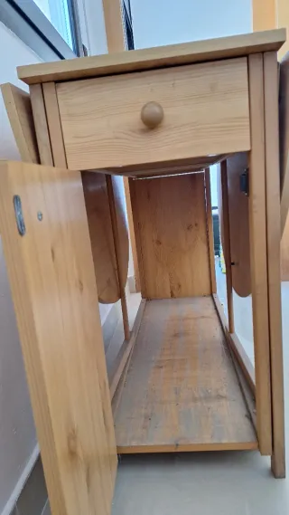 Lote de mesa de madera con cajón y base de cama