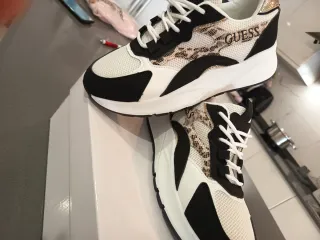 Zapatillas Guess Mujer Negro/Dorado/Blanco