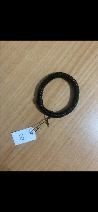 Bracciale nero nuovo