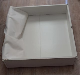 Cajón de cama con ruedas de Ikea.