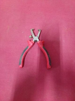Alicate pelacables profesional