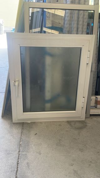 Ventana aluminio blanca