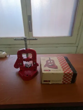 PRENSA BANCO SUPER-EGO PARA TUBOS NUEVA DE 2"