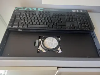 Teclado Logitech G915 RGB