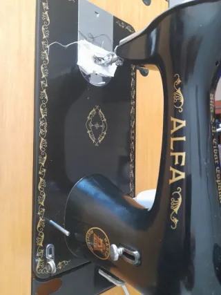 Máquina de coser Alfa