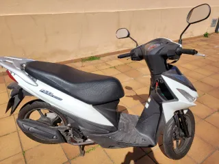 Suzuki Address 125 Scooter Blanca