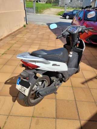 Suzuki Address 125 Scooter Blanca