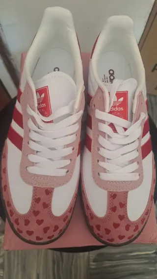 Adidas Samba x Comme des Garçons Corazones
