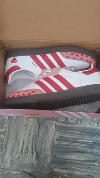 Adidas Samba x Comme des Garçons Corazones