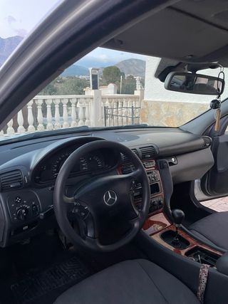 Mercedes-Benz Clase C 2005