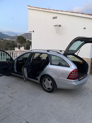 Mercedes-Benz Clase C 2005