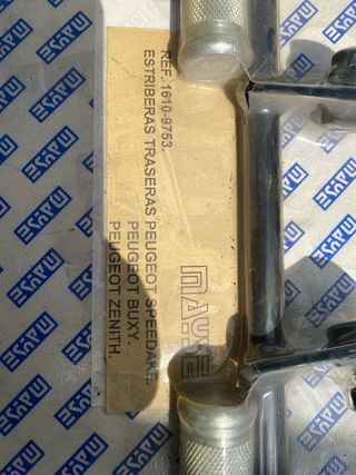 Estriberas traseras de varias motos