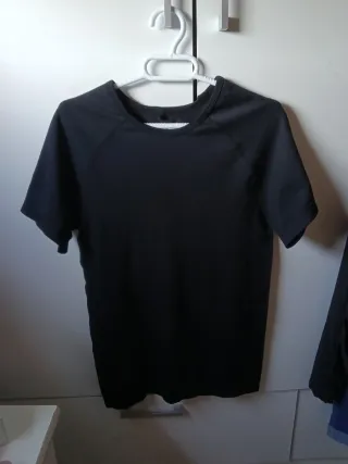 Camiseta deportiva negra