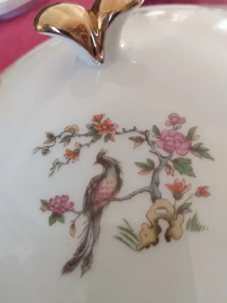 Sopera de Porcelana Francesa con Detalles Dorados