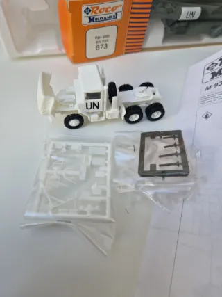 Roco Minitanks 673 PZH 2000 BW PAN UN 1/87