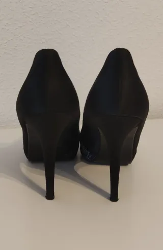 Zapatos de tacón negros raso y encaje