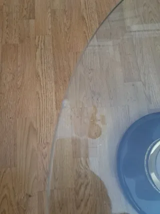 Mesa centro cristal con figuras palomas