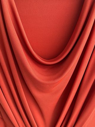 Vestido naranja con cinturón