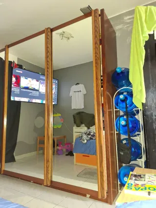 Armario grande 3 puertas correderas.