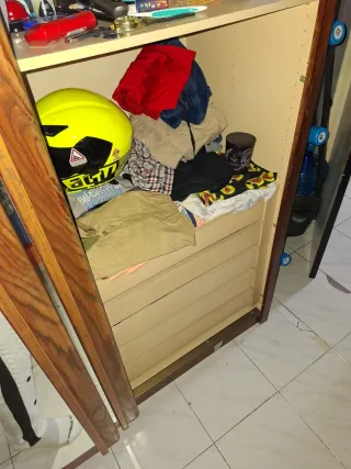 Armario grande 3 puertas correderas.