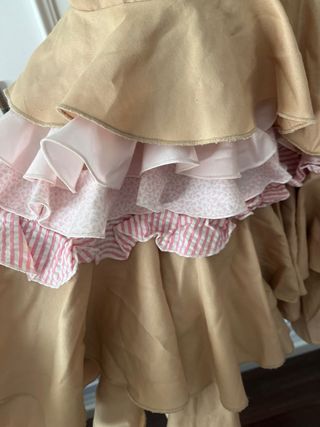 Traje de flamenca beige y rosa