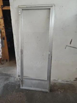 Ventana balconera,manilla SÓLO POR DENTRO