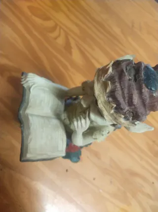 Figura Elfo Leyendo Libro