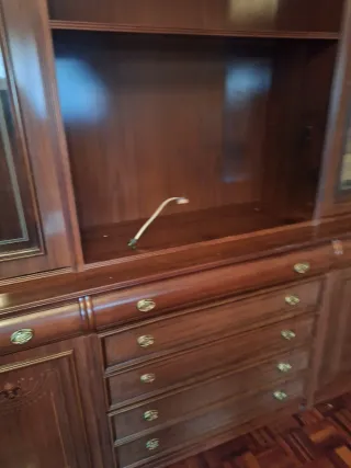 Mueble librería salón madera y cristal