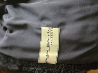 Elegante chaqueta de astracán con cuello de zorro