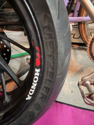 Llanta trasera Honda CB750 Metzeler M7 RR