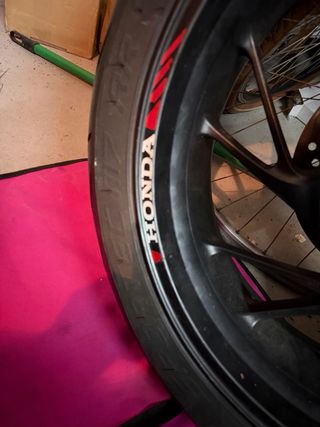 Llanta trasera Honda CB750 Metzeler M7 RR