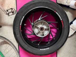 Llanta trasera Honda CB750 Metzeler M7 RR