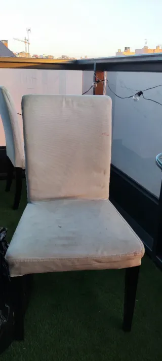 Regalo 4 sillas de comedor Ikea