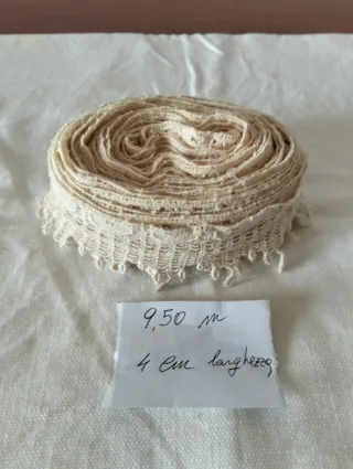 Rotolo pizzo macramè con pon pon