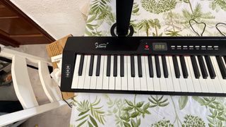 Piano digital con soporte