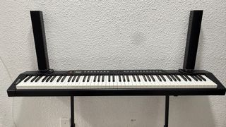 Piano digital con soporte