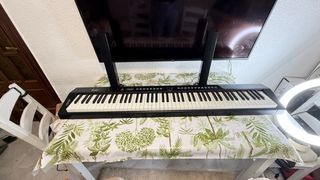 Piano digital con soporte
