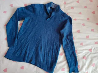 Jersey azul de cuello alto