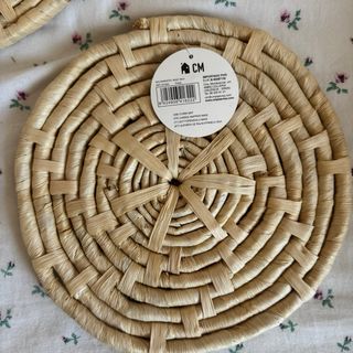 Salvamanteles redondos de mimbre estilo boho