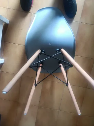 4 Sillas de comedor grises y madera con cojines