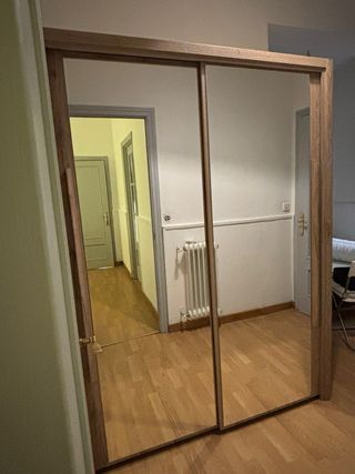 Armario ropero con puertas correderas de espejo