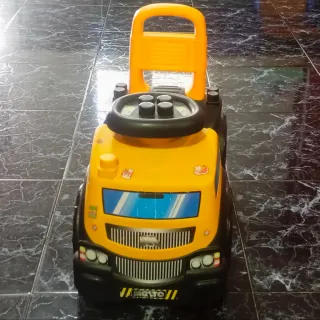 Correpasillos Camión Molto Infantil amarillo