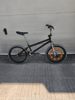 Bici BMX negra