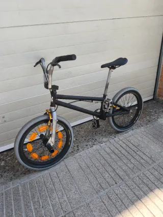 Bici BMX negra