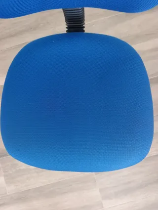 Silla de escritorio azul y negra