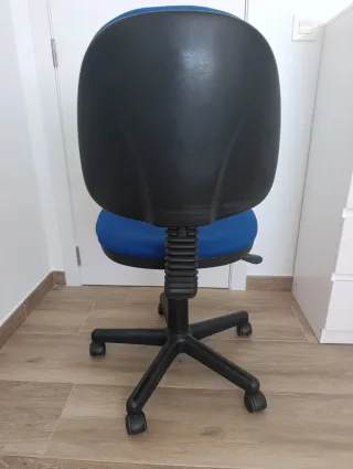 Silla de escritorio azul y negra