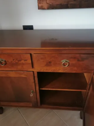 Credenza in legno marrone