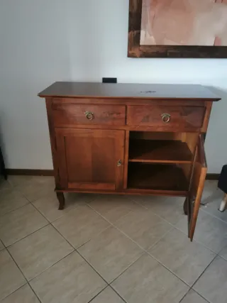Credenza in legno marrone