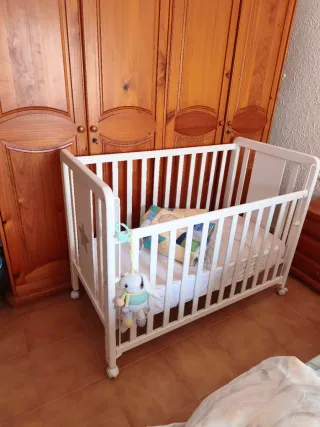 Cuna bebé blanca con colchón