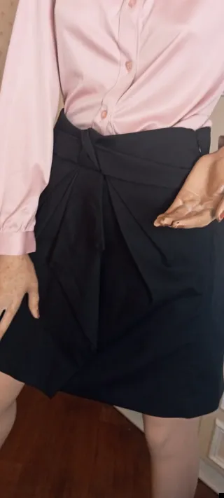 Gonna nera a portafoglio, con gioco di pieghe